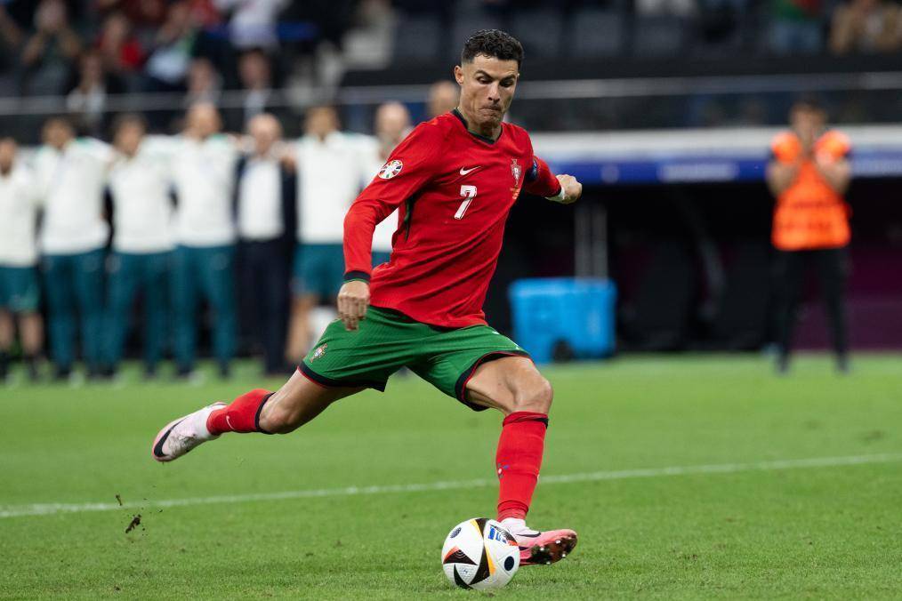 现出更为多 现出更为多