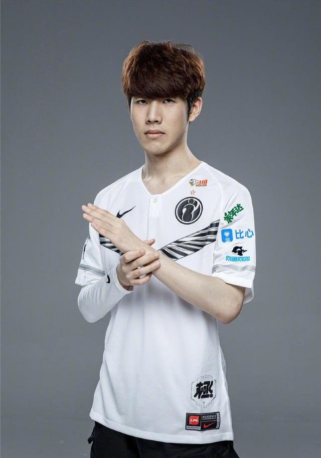 前锋表现尤 前锋表现尤